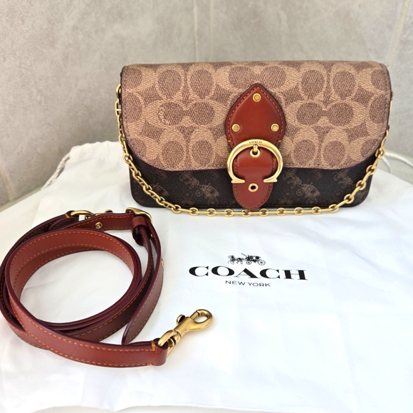 Coach Handbags - COACH NWOT Beat Signature Canvas Horse And Carriage Clutch Crossbody C0831